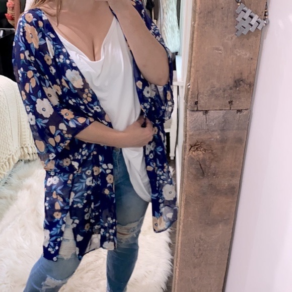 Lularoe Daphne blue floral cardigan with belt size XLarge - Picture 4 of 11